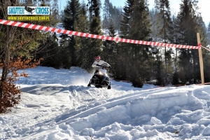 Skuter Cross 2015 - amatorskie zawody skuterów śnieżnych w Złatnej