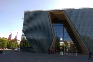 Muzeum Polskich Żydów POLIN - widok z zewnątrz