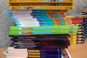 Pierwsze książki dla bibliotek szkolnych zostały przekazane - zdjęcie2